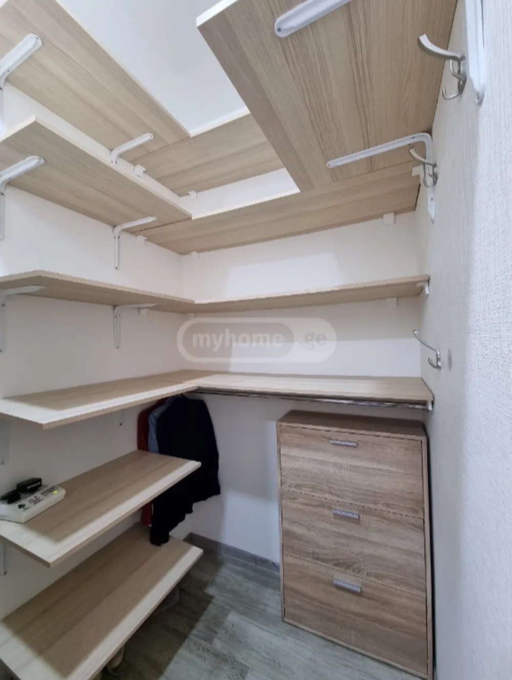 იყიდება 2 ოთახიანი ბინა ნუცუბიძის ფერდობზე